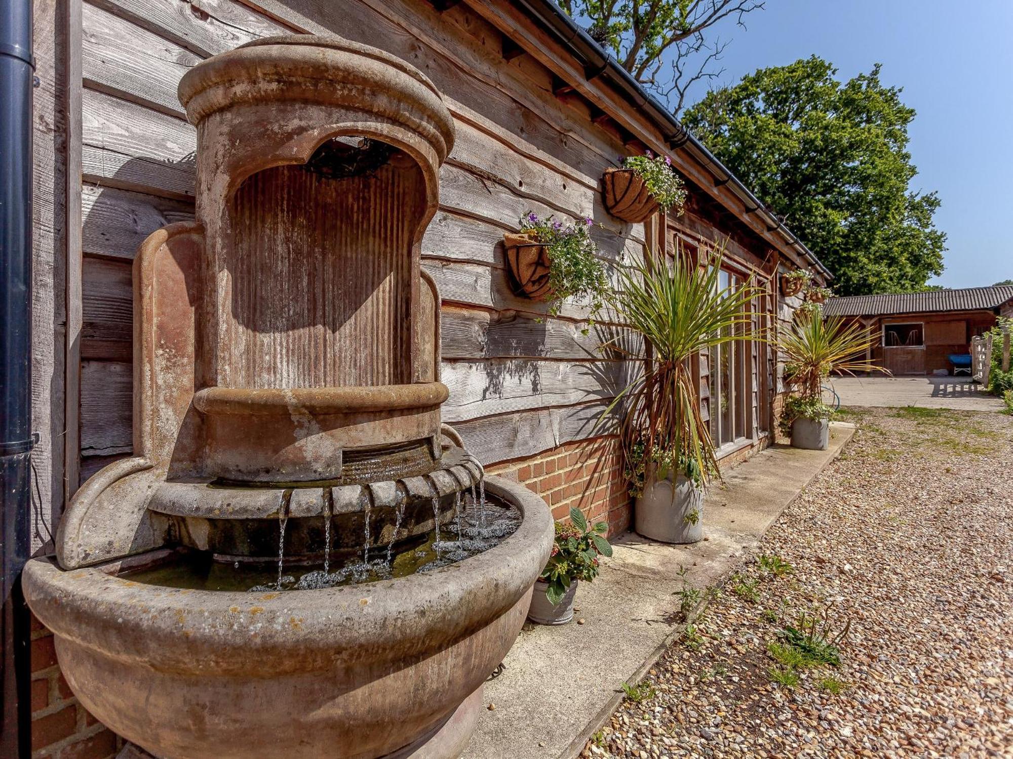 The Barn Villa Coldwaltham Eksteriør bilde